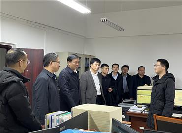 自治区交通运输厅党组成员、副厅长胡华平一行到柳州航道养护中心走访调研